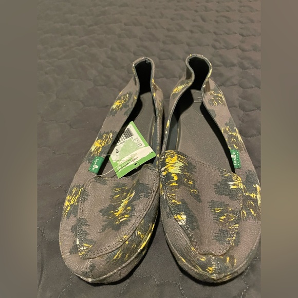 🆕 NWT Women’s Sanuk Slip-On Shoes – Size 7 – Casual & Comfy! - Picture 2 of 3